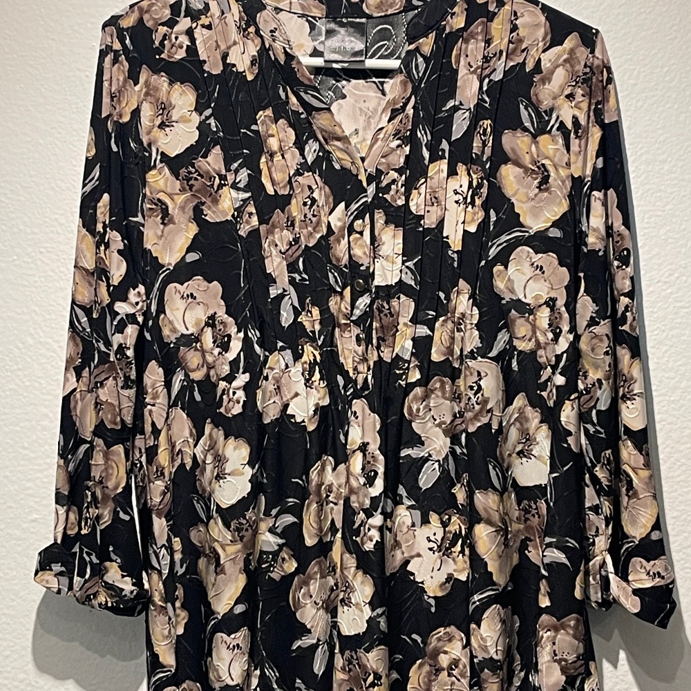 woman black floral top